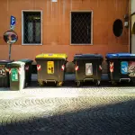 Lecce, quattro manifesti contro i rifiuti abbandonati
